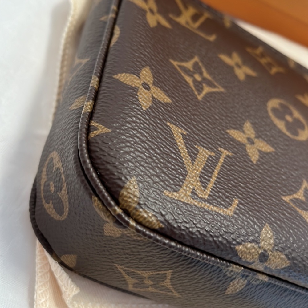 Louis Vuitton Monogram Canvas Pochette Accessories - Picture 8 of 13